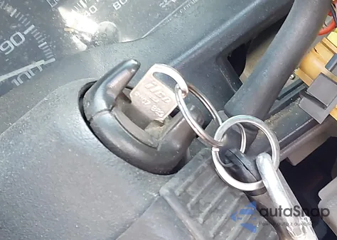 1998 Chevrolet C1500 Fleetside from USA, damaged, VIN 1GCEC14M7WZ119801